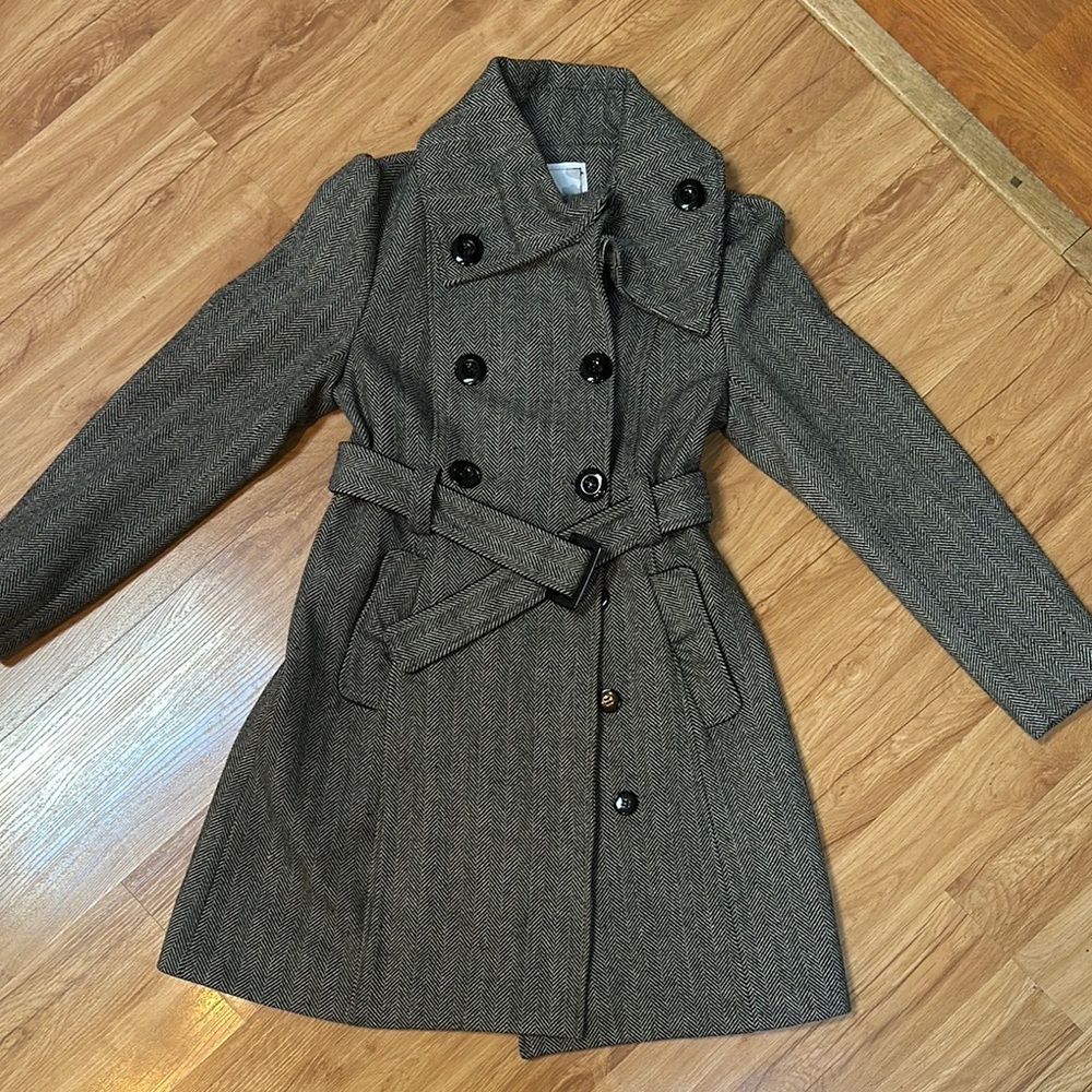 Elegant Gray Double-Breasted Women's Coat